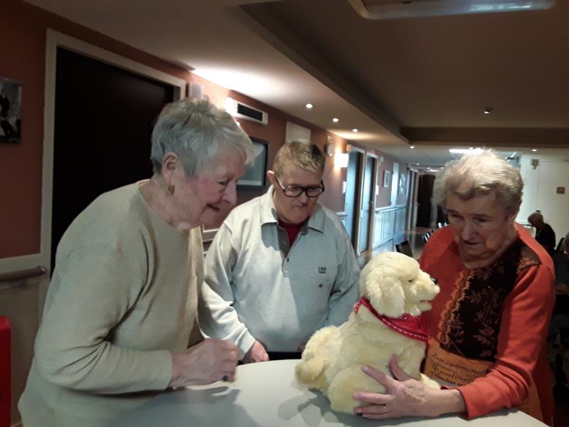 Chat robot interactif - Peluche d'empathie transitionnelle pour personnes  âgées 